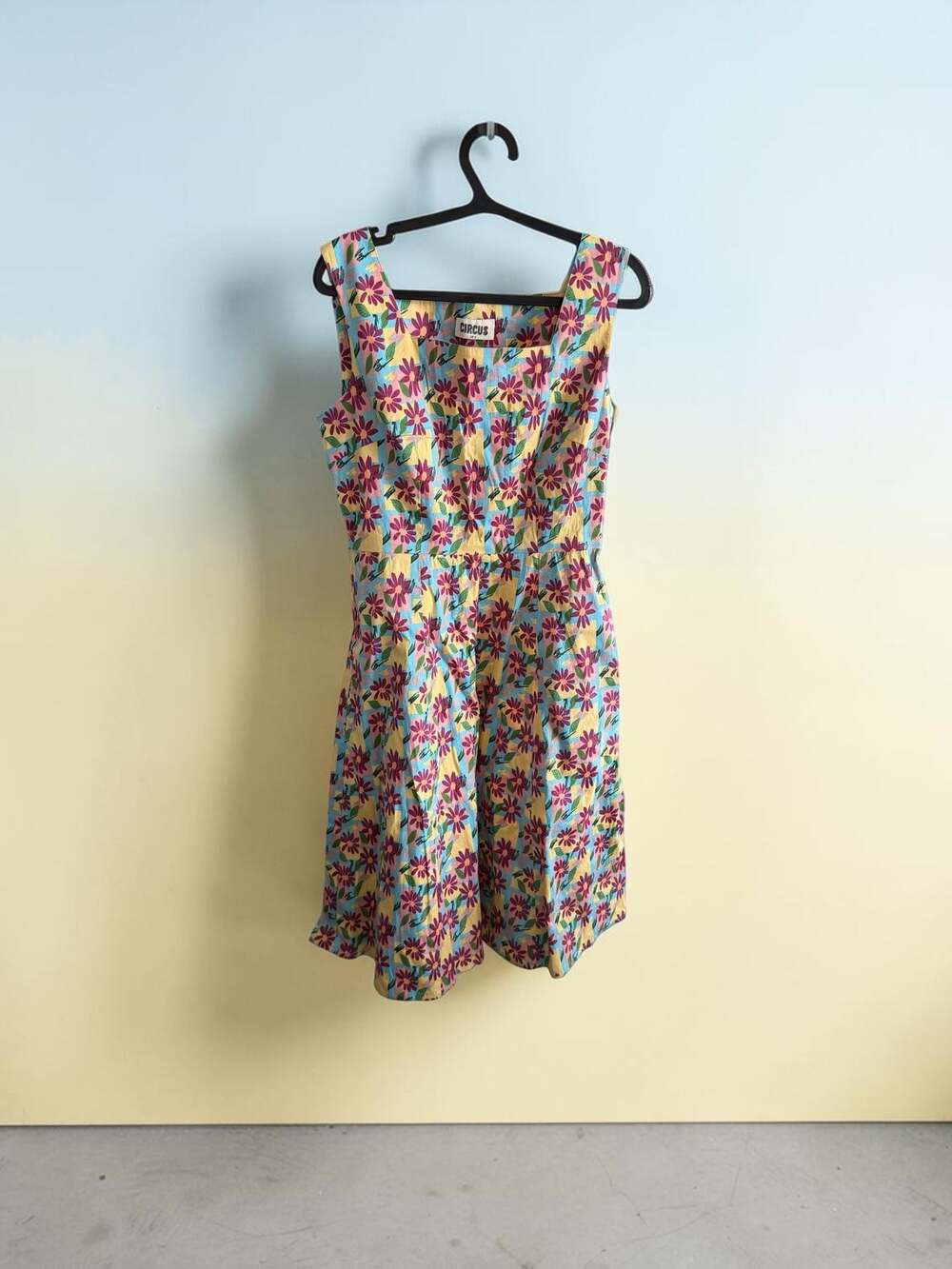 Circus UK Retro Floral Print Fit & Flare Sleeveless Midi Dress - Small